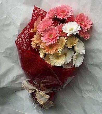 Ankara Aya� �i�ek�ilik g�rsel �r�n modeli Kar���k gerbera �i�ekleri buketi